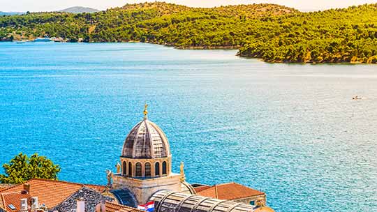 Bild över taket på Sankt Jakobs katedral i Sibenik